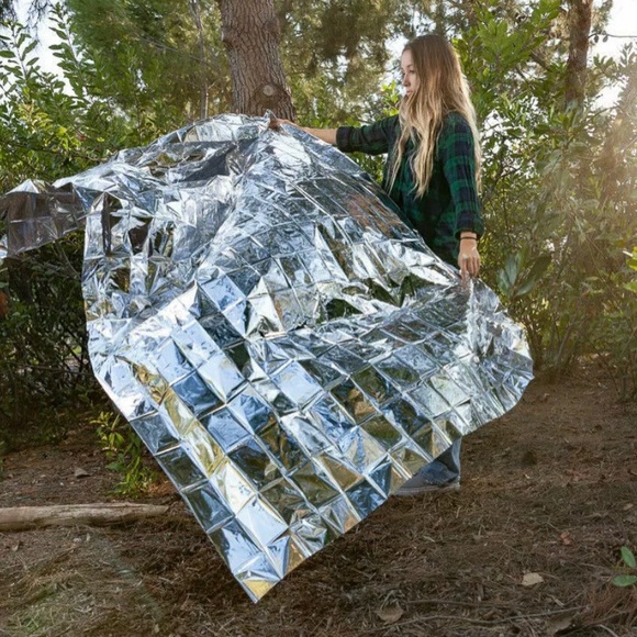 Mylar Survival Blanket Rescue Insulating Thermal Space Blanket Poncho Emergency - Picture 1 of 11